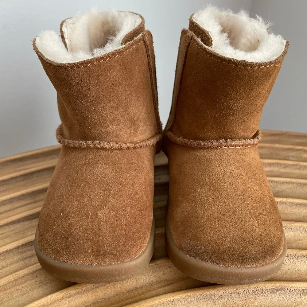UGG Keelan Toddler Boots – Chestnut – Size 4/5